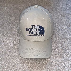 North Face hat. Unisex. Adjustable. Never worn.